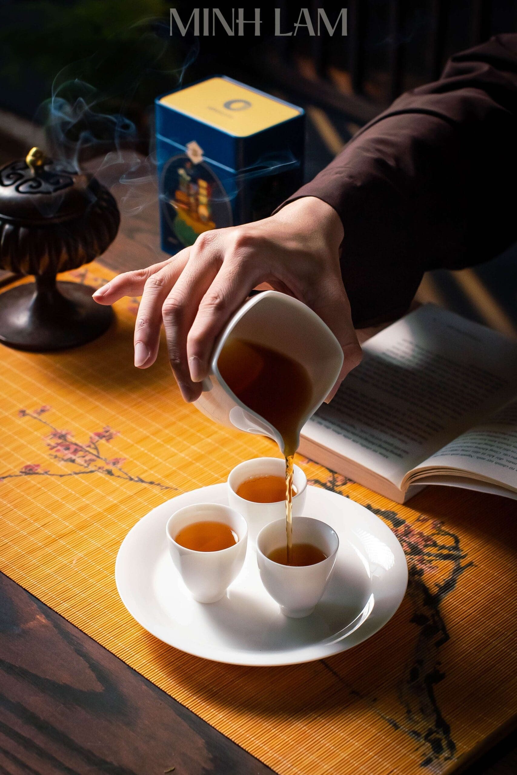 Thưởng thức trà Shan Tuyết cổ thụ Minh Lam